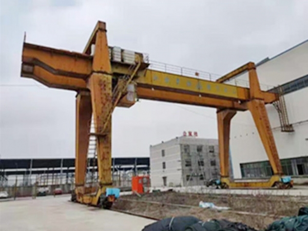 全包式門式起重機